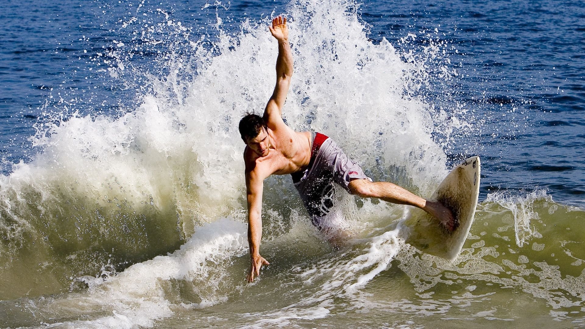 喀麦隆斩落勒沃库森，布鲁诺关键战不手软，非洲雄狮的逆袭密码