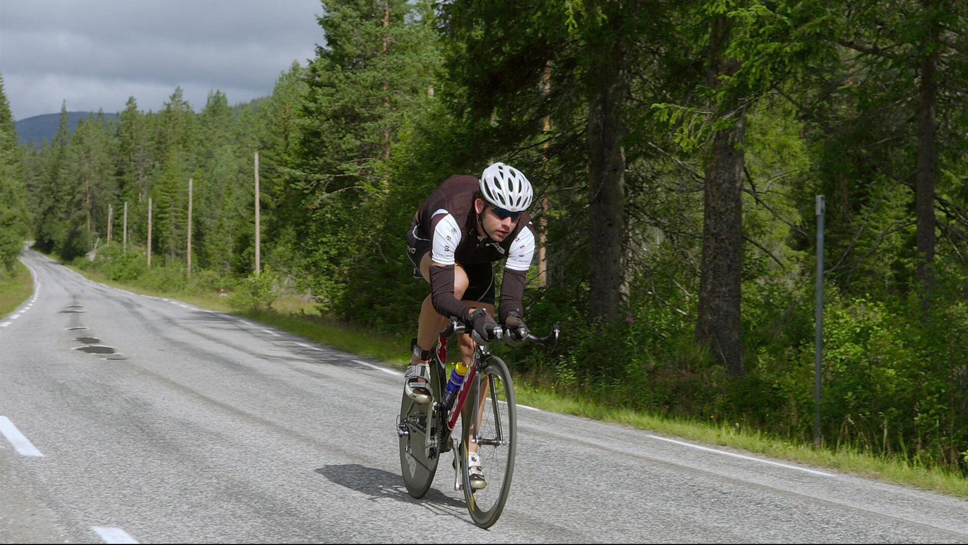萨拉赫的抢七与玻利维亚的绝境，当体育成为新殖民主义的华丽外衣